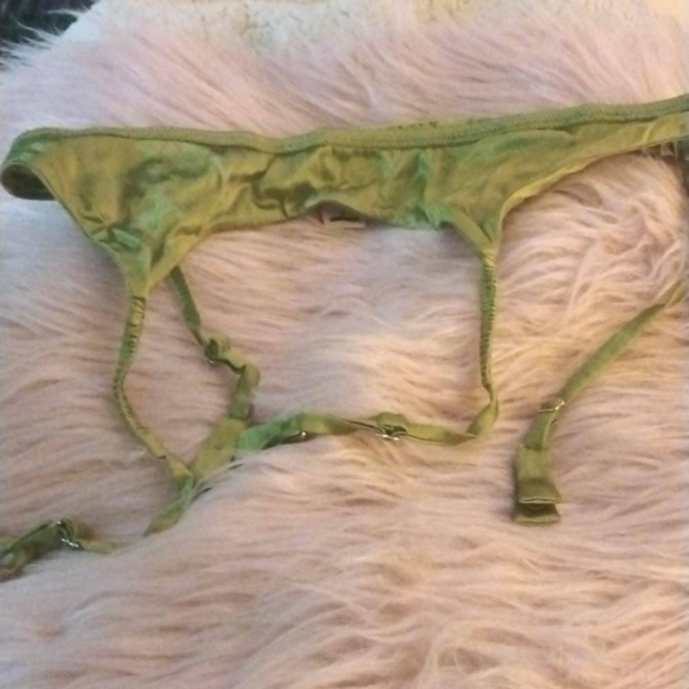 NWT  Victoria's Secret SILK Garter Belt Size Small NWT in Olive Green